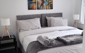 Stylish 3-Bed House Nec-Jlr-Airport-Hs2-Driveway